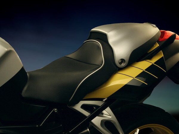 World Sport Modular Seat System on the BMW K 1200 S.